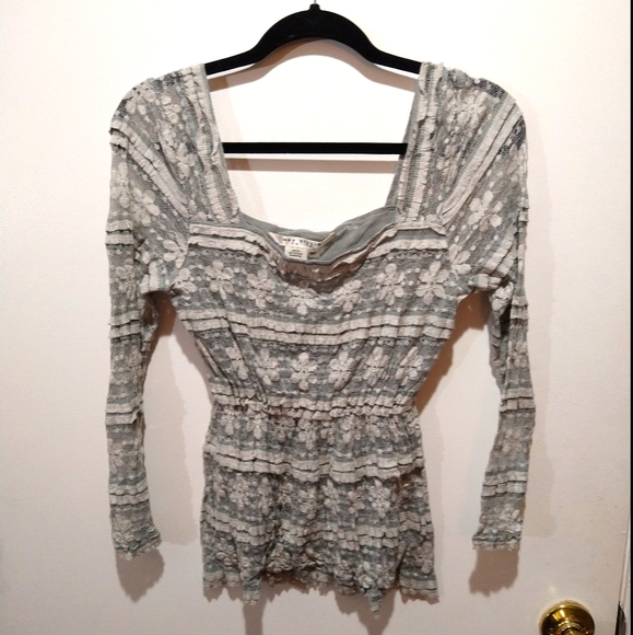 Max Studio Tops - Max Studio petite long sleeve lace top. Medium.